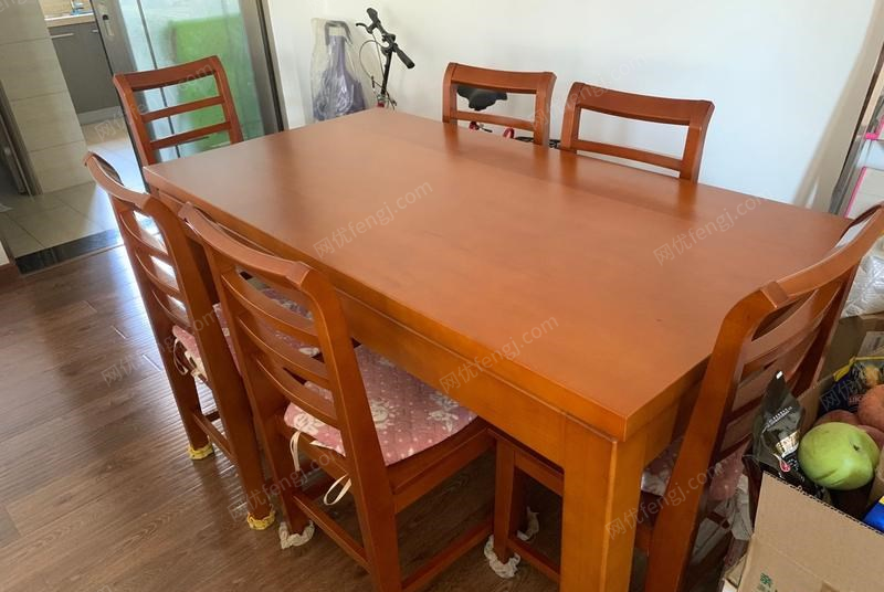 广西桂林出售一套全实木餐桌椅 长1.7米，宽90CM