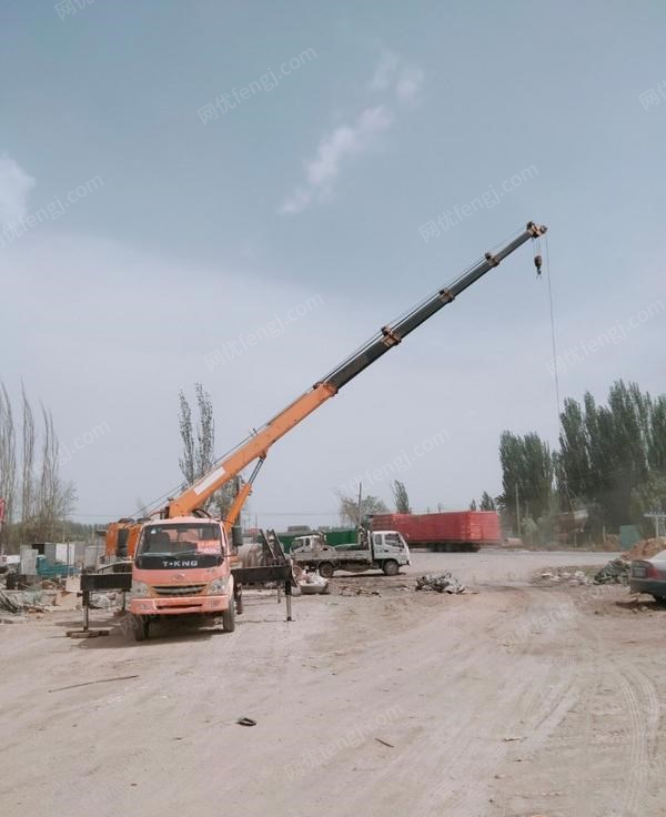 新疆阿克苏 因有事，急转让14年10吨吊车