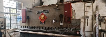 江苏盐城因改行,打包出售营业中南通4米剪板机,100吨4米折弯机各一台