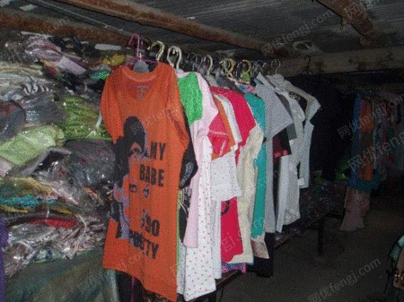 江蘇省南京市は在庫している衣料品を一群回収する