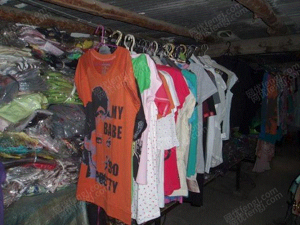 江蘇省南京市は在庫している衣料品を一群回収する