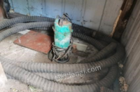 内蒙古呼伦贝尔出售清水潜水泵，12米扬程，十米吸水钢丝管，16平方电缆线20米