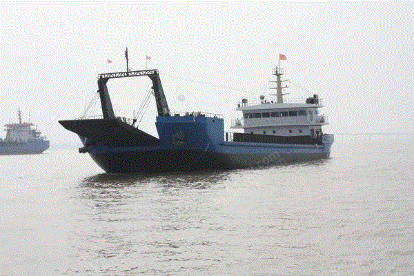 広東省で回収された中古船舶の解体
