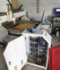贵州黔南布依族苗族自治州神龛厂倒闭，出售2017年金辉1325木工雕刻机，还有气泵，打磨机，电脑 