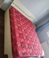湖北武汉自用9.5成新床加床垫子出售