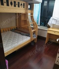 上海浦东新区全新未使用上下床低价转让，另有部分客厅实木家具