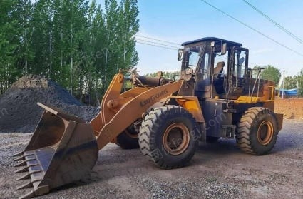 新疆乌鲁木齐因环保问题，转让闲置二手19年30,柳工50铲车