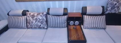 新疆石河子出售9成新沙发，带蓝牙音响，带小圆凳，带usb插口。