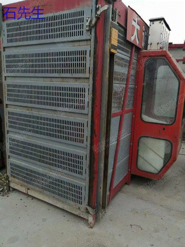 二手建筑施工电梯价格