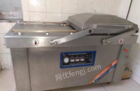 北京房山区转让一批二手食品加工设备，有真空滚揉机、片冰机、灌装机、真空包装机、熏炉等。
