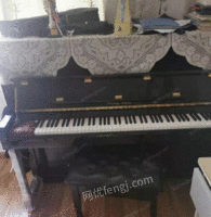 出售二手钢琴设备九成新