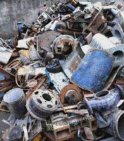 A large amount of scrap iron is recycled in Guangzhou