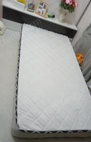 上海浦东新区因买小了，便宜出售床垫一米宽
