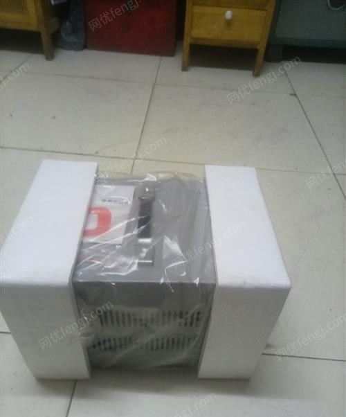 甘肃嘉峪关出售TND一3000VA高精度全自动交流稳压器。
