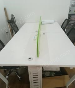 重庆渝中区出售2米*2米办公桌七成新，可做四个工位