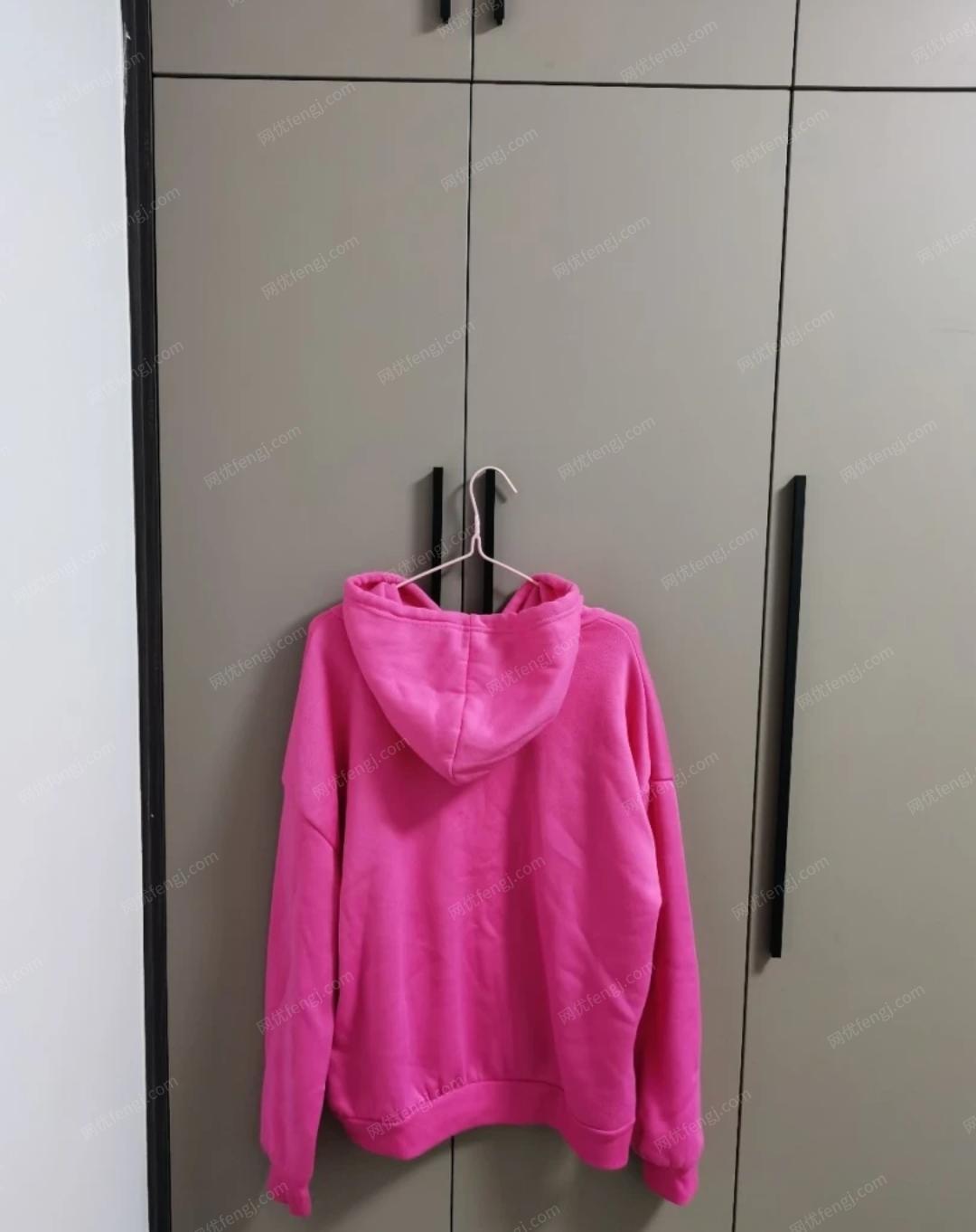 粉色爱心加绒卫衣出售.试穿过一次