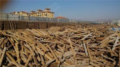 Yangzhou, Jiangsu Province recycles a large number of second-hand wooden squares
