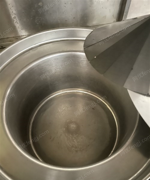江西赣州因本人另有发展，出售厚实不锈钢喷泉杂锅，直径58厘米，可装60斤汤