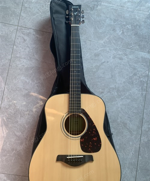 江西赣州出售雅马哈fg800吉他,挺新的没怎么用,一时兴起买的后面没学了闲置了
