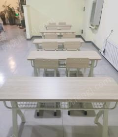 辽宁鞍山出售95新课桌椅，摆了几个月,需要的可以联系