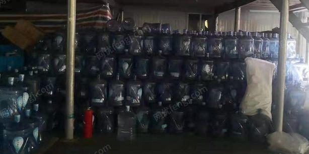 因另有发展，出售4000个18L桶装水水桶