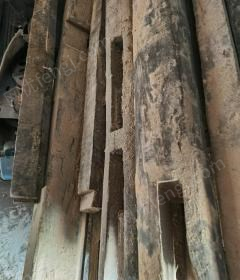 云南保山出售黑心木柱子8棵、挂房30多匹，可以建盖实木凉亭。