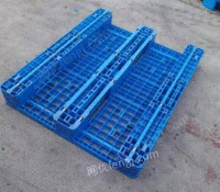上海青浦区出售塑料木头托盘，有需要的联系