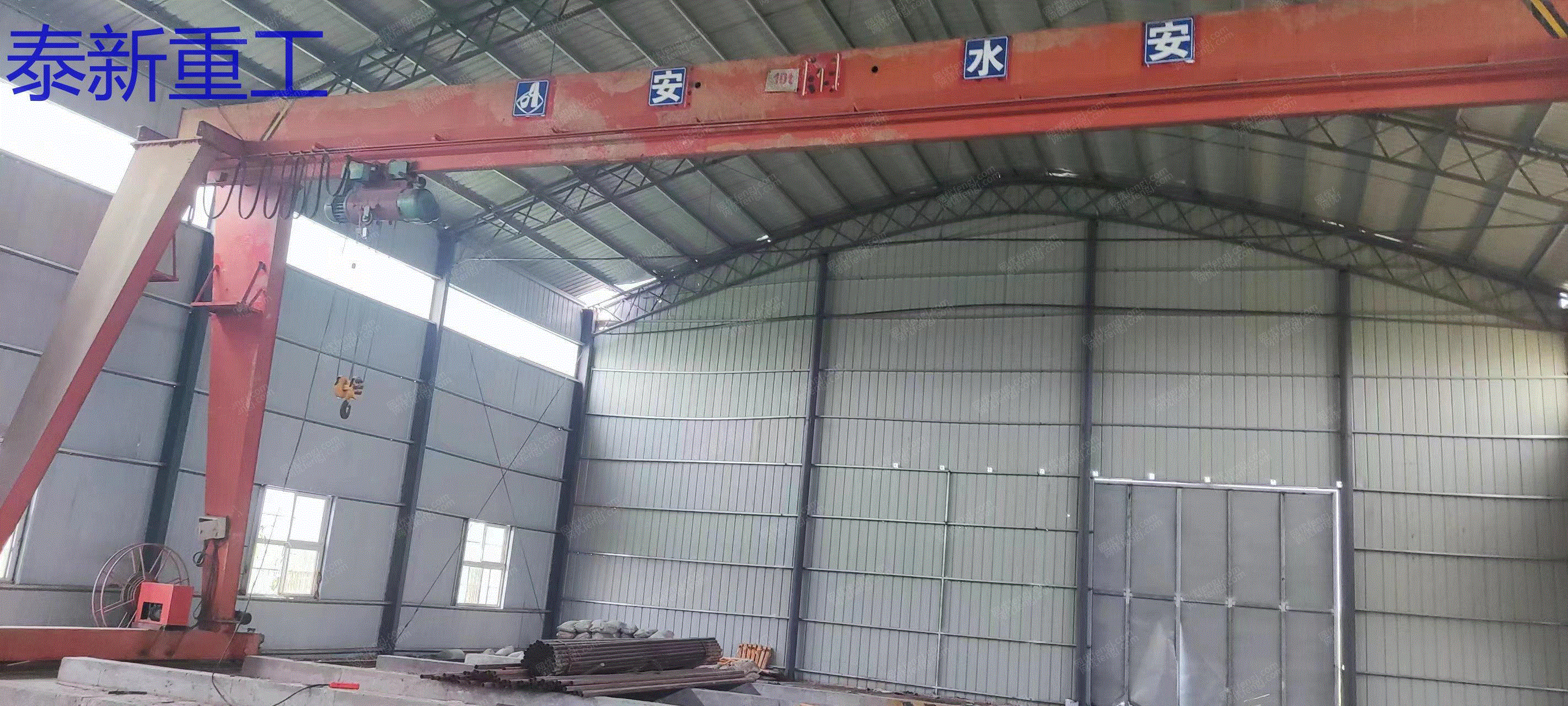 One gantry crane with 10 tons and 19 meters is for sale