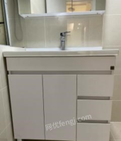 江苏扬州出售顾家全新浴室柜，长80cm，宽49cm，高68cm，只出柜体