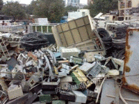河南省新郷市の高価回収工場で廃棄された設備一群