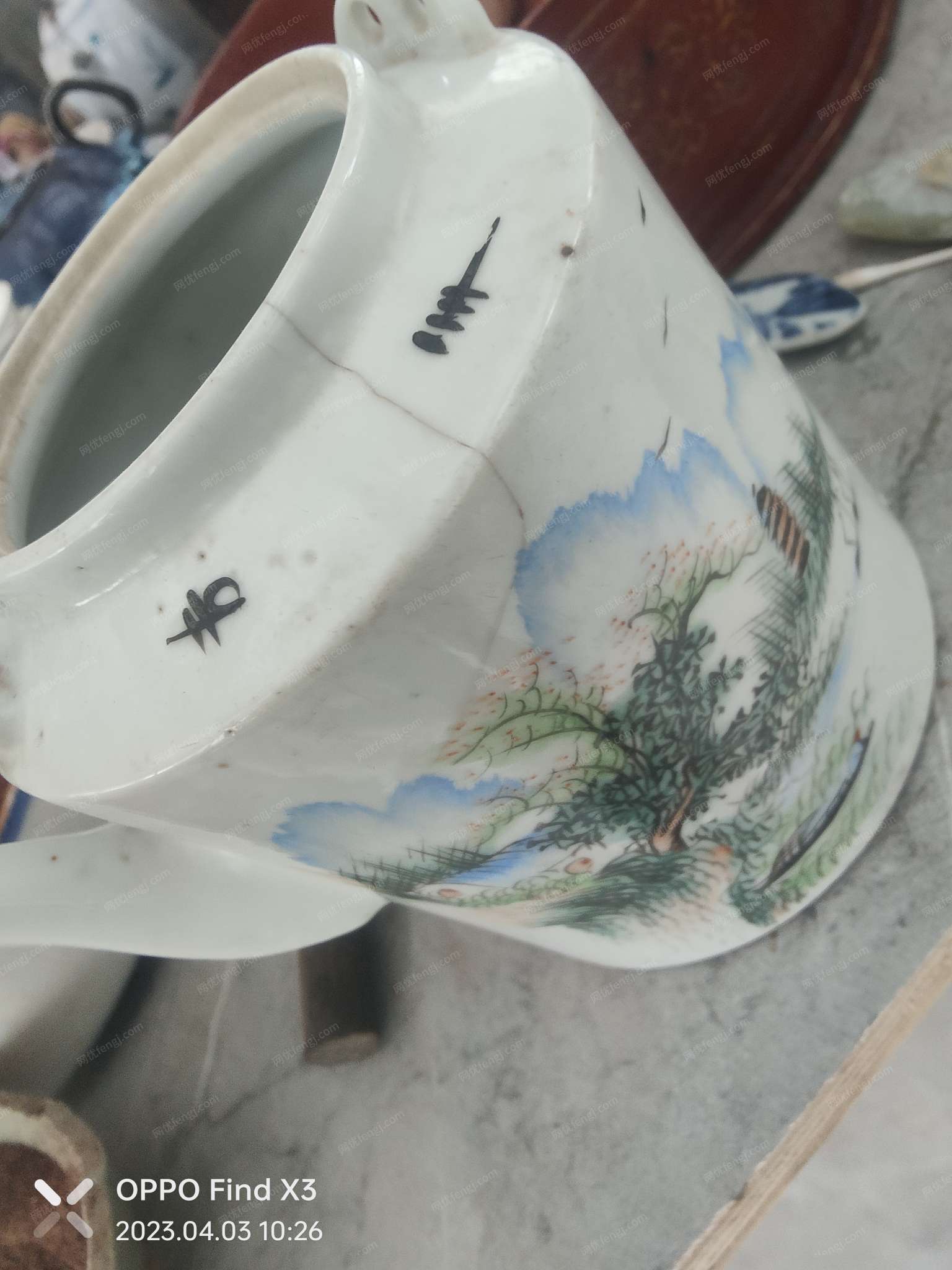 出售民国浅绛彩山水图茶壶