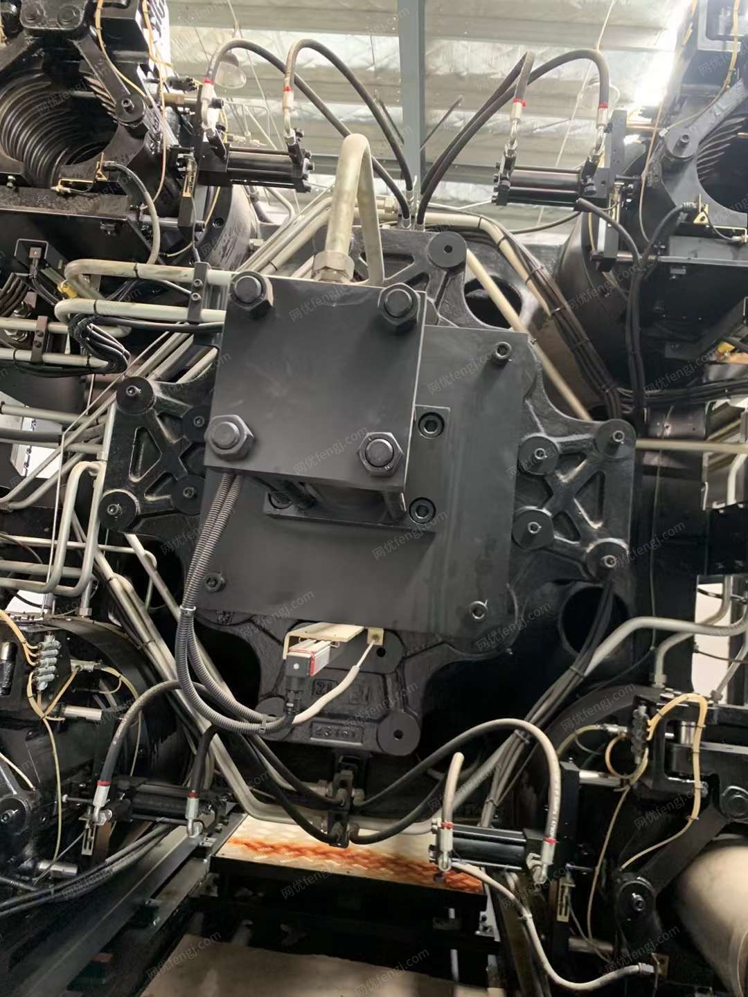 二手立式注塑机出售