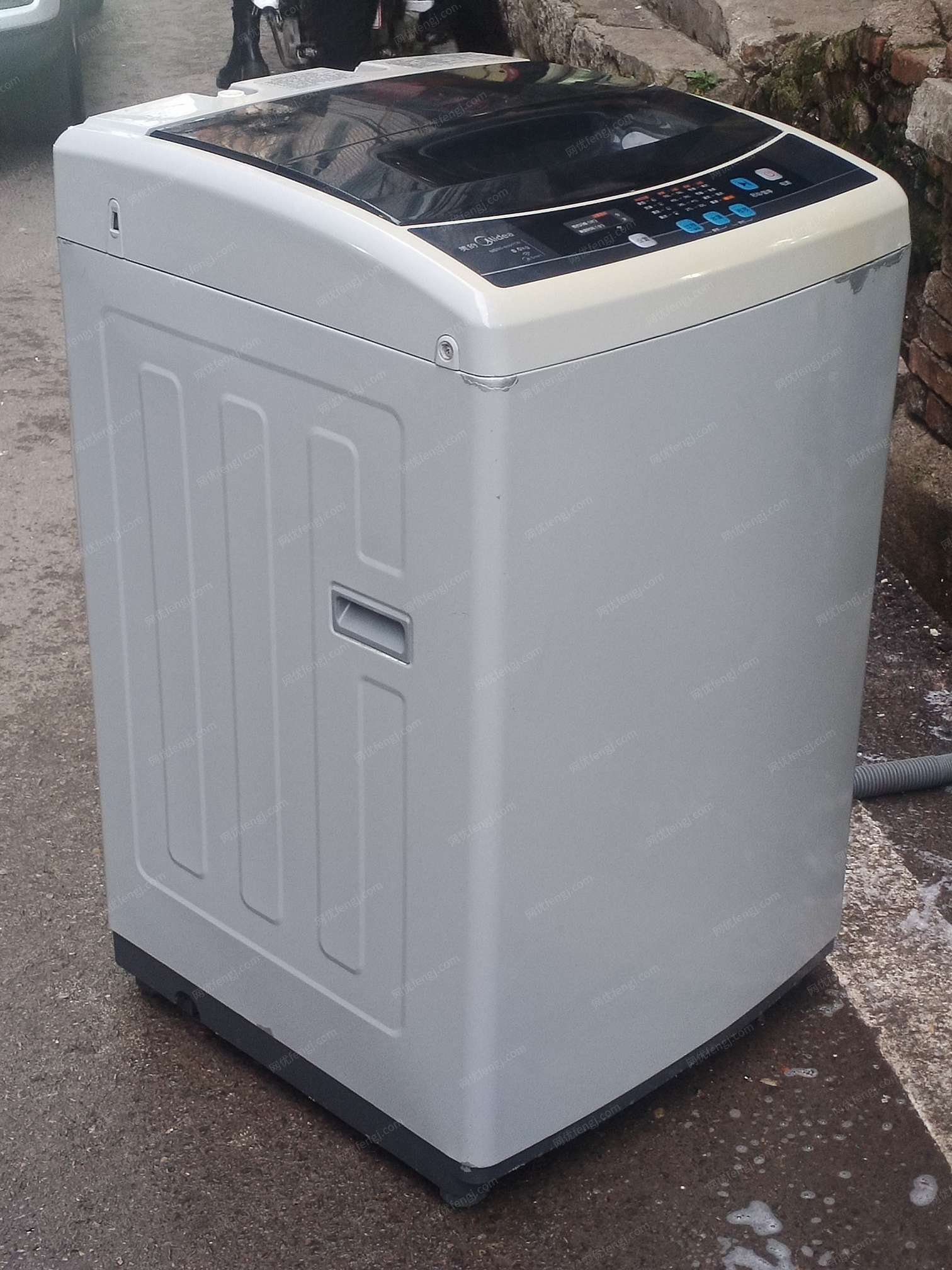 出售美的全自动洗衣机，8公斤，全好正常使用