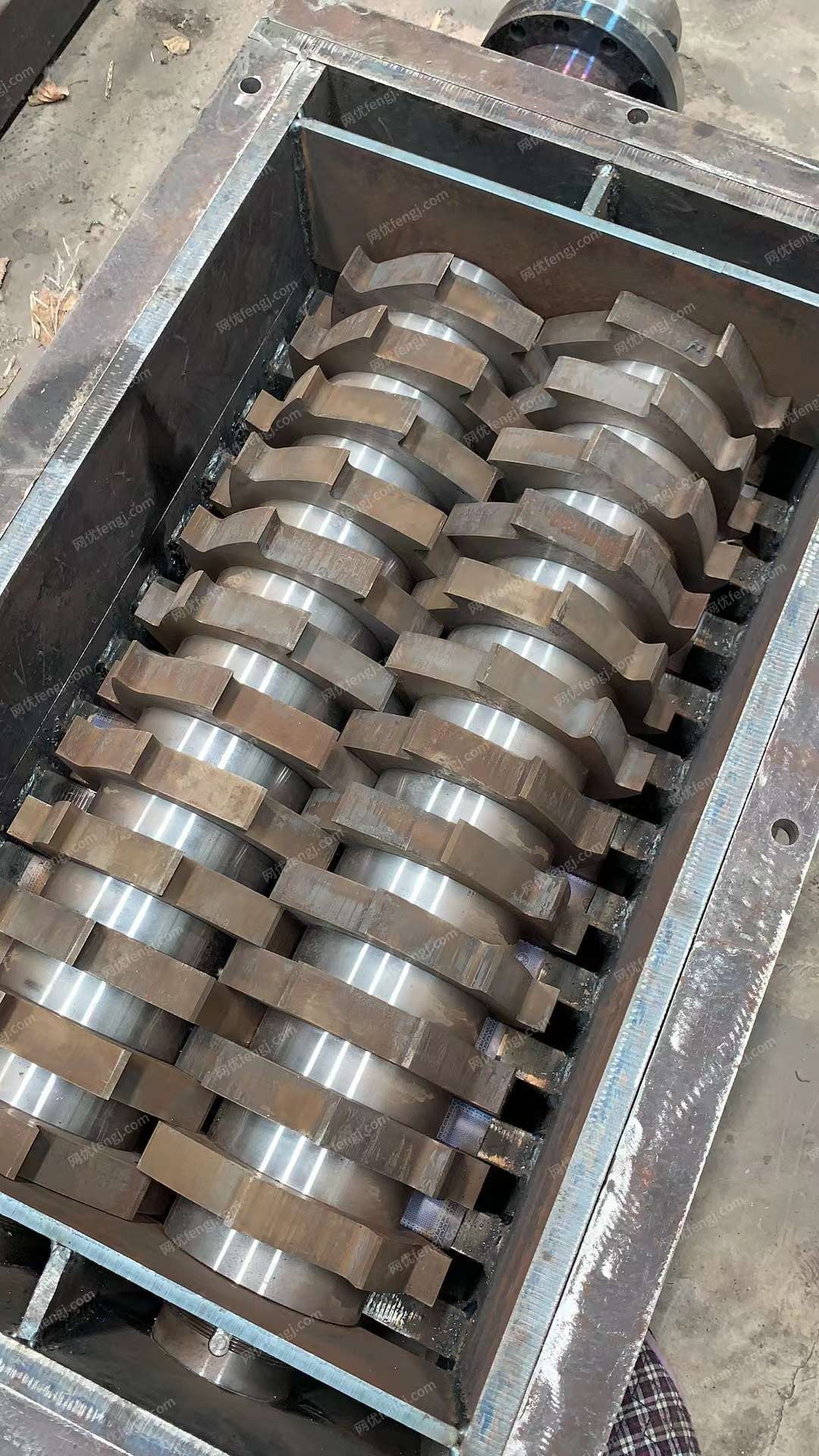 出售幾臺(tái)800~1600型撕碎機(jī) 二手塑料破碎機(jī)價(jià)格