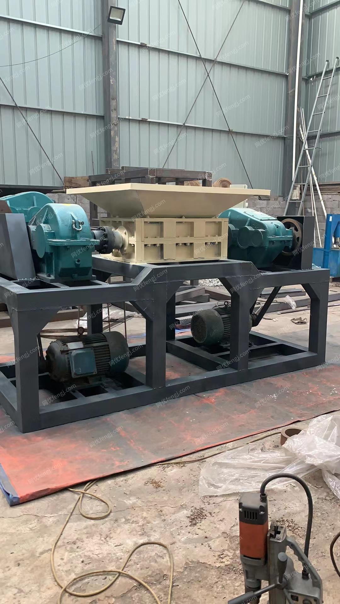 出售幾臺(tái)800~1600型撕碎機(jī) 二手塑料破碎機(jī)出售