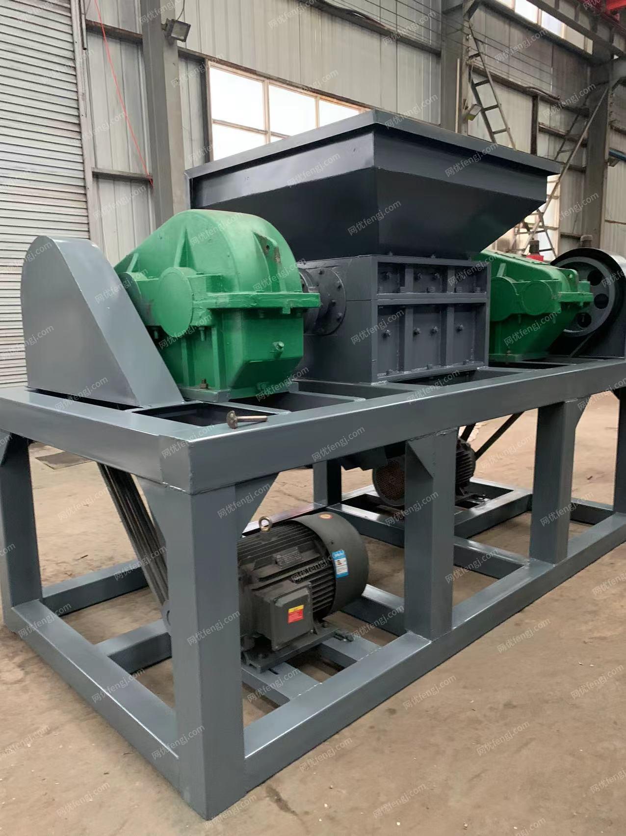 出售幾臺(tái)800~1600型撕碎機(jī) 二手塑料破碎機(jī)回收