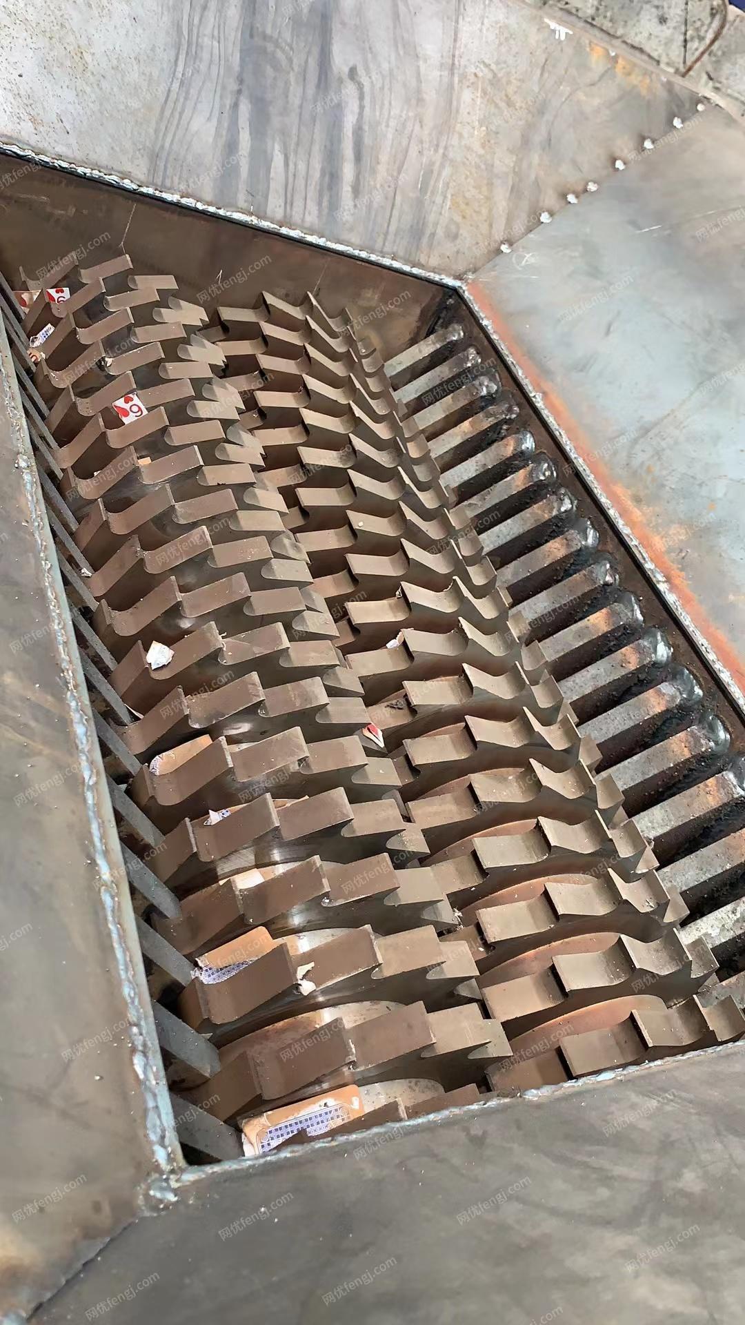 出售幾臺(tái)800~1600型撕碎機(jī) 二手塑料破碎機(jī)轉(zhuǎn)讓