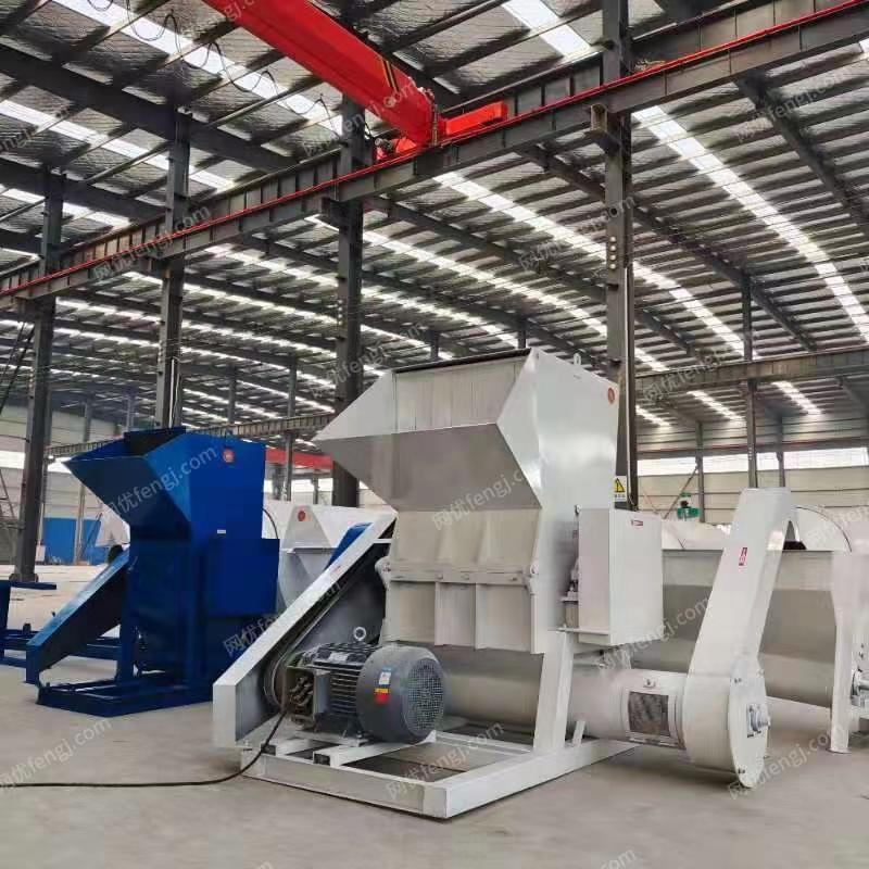 出售幾臺(tái)800~1600型撕碎機(jī) 二手塑料破碎機(jī)價(jià)格