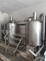 出售精酿啤酒设备．500兑500，两锅三器电加热，6个500升发酵罐