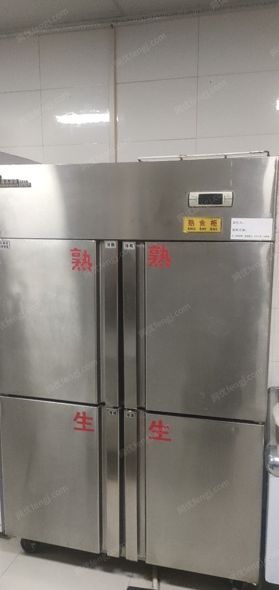 内蒙古通辽转让工作台冰箱九成新，买完不到两个月