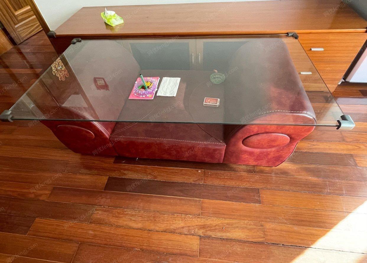 江苏泰州因重新装修，家具打包转让1.8米床沙发茶几电视柜等
