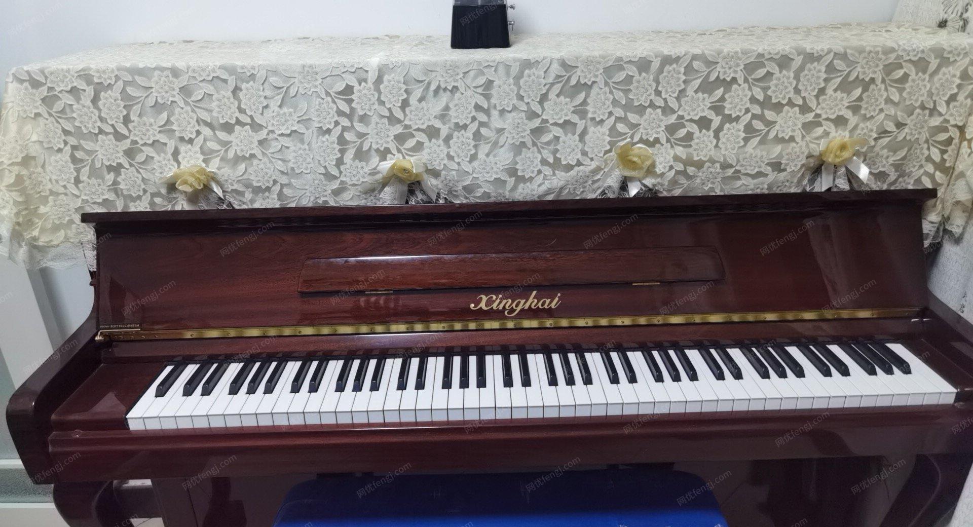青海西宁国内品牌星海钢琴八成新转让