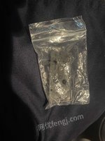 出售藤仓27S熔接机的原机电极2对，外加两个塑料夹具底座