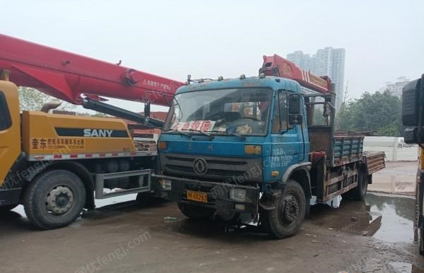 重庆江北区出售8吨随车吊，有意者电联