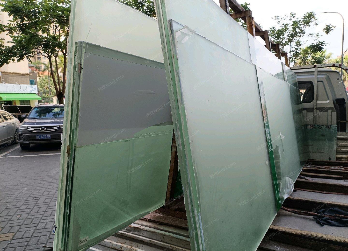广东惠州钢化玻璃出售，规格303*103 厘米 12厘厚度