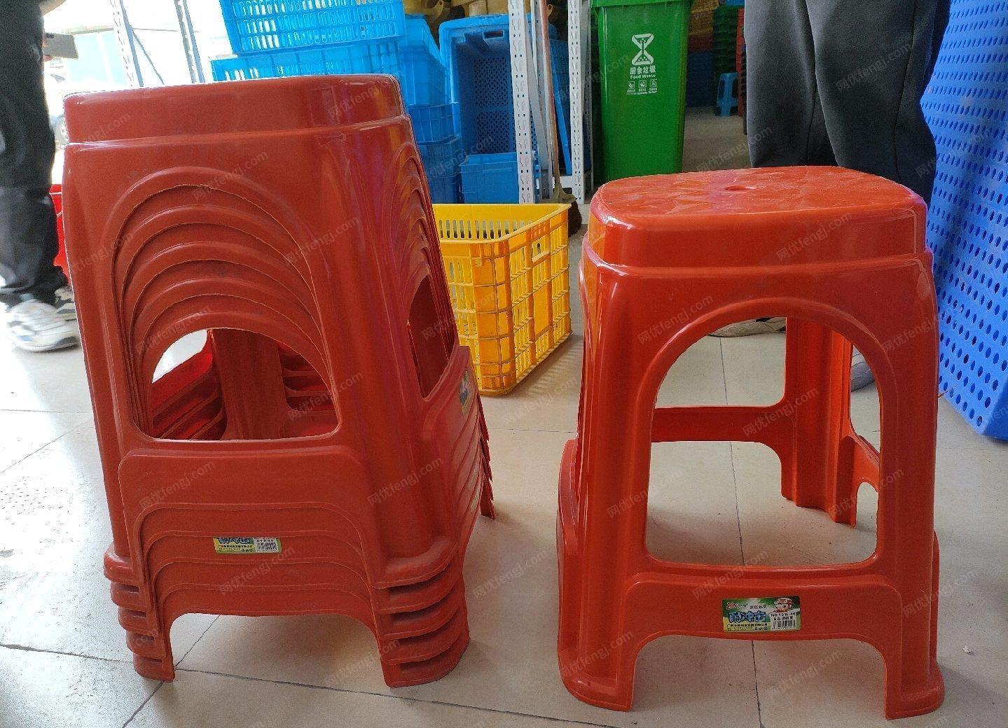 南宁塑料凳子椅子筐桶垫板清仓处理