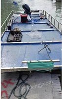 出售玻璃钢双体钓鱼船，长6米、宽2米。