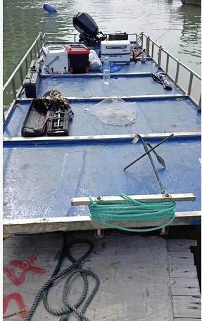 出售玻璃钢双体钓鱼船，长6米、宽2米。