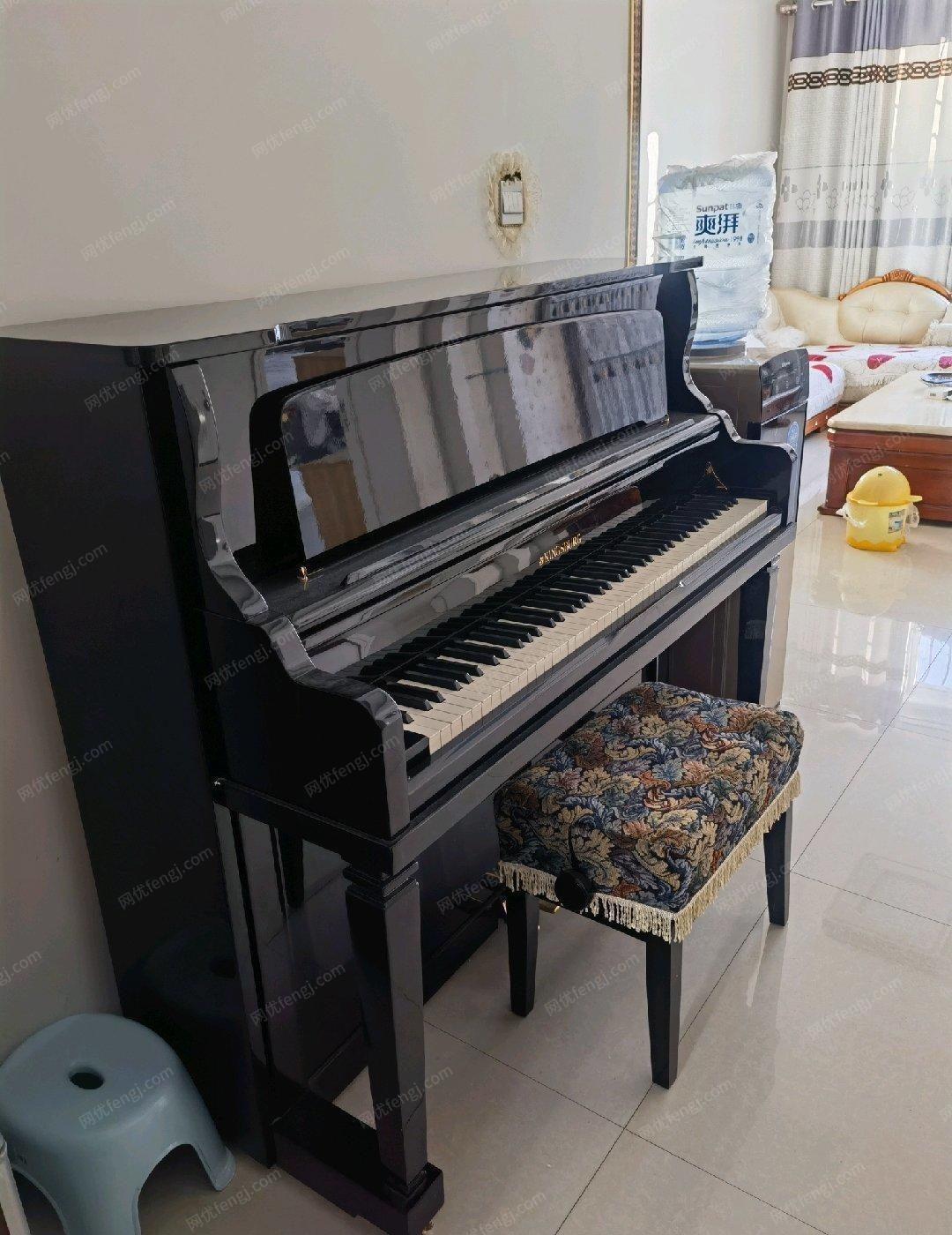 新疆克拉玛依处理金斯伯格钢琴，九成新
