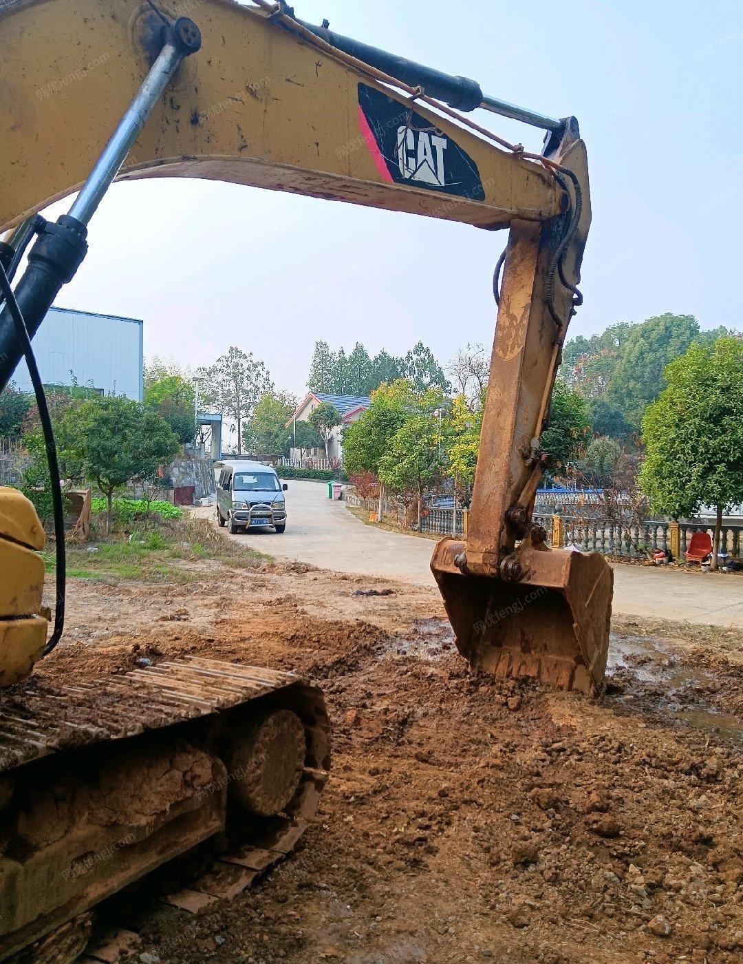 贵州毕节二手卡特323挖掘机出售